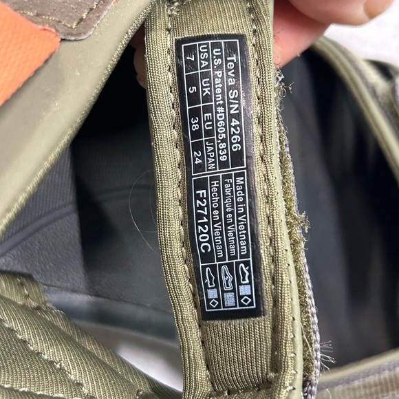 Teva sandals lightly used - Picture 6 of 7